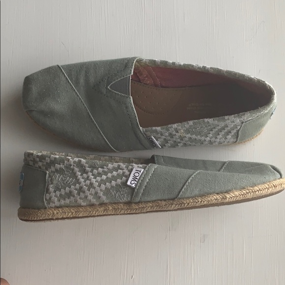 Toms - Picture 1 of 5